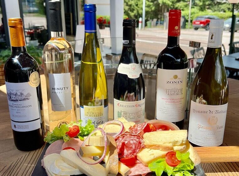 Hotel Logis Hôtel, Chalets Et Restaurant Les Chatelminés