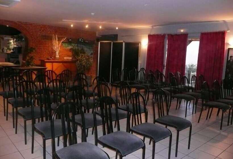 בית מלון כפרי Logis Hôtel   Les Paturelles