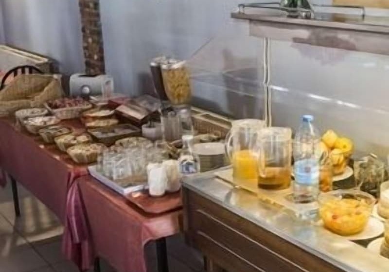 فندق Logis Hôtel   Les Paturelles