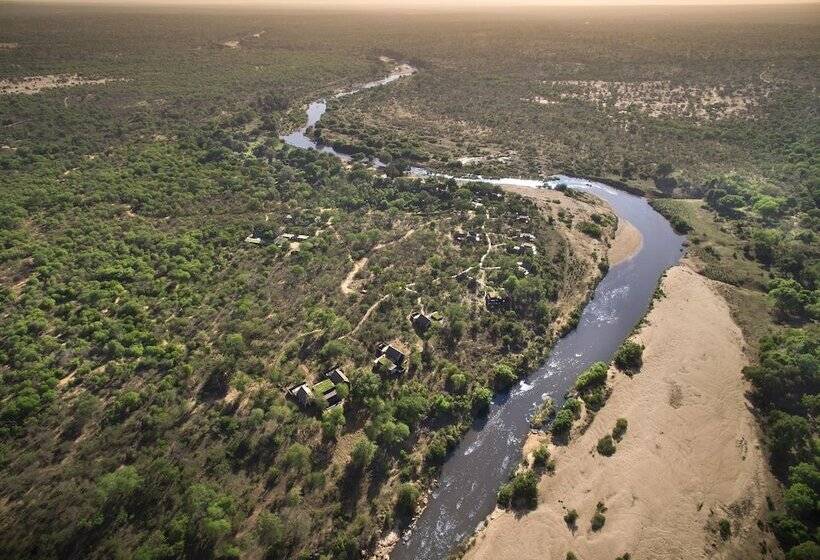 בית מלון כפרי Lion Sands River Lodge