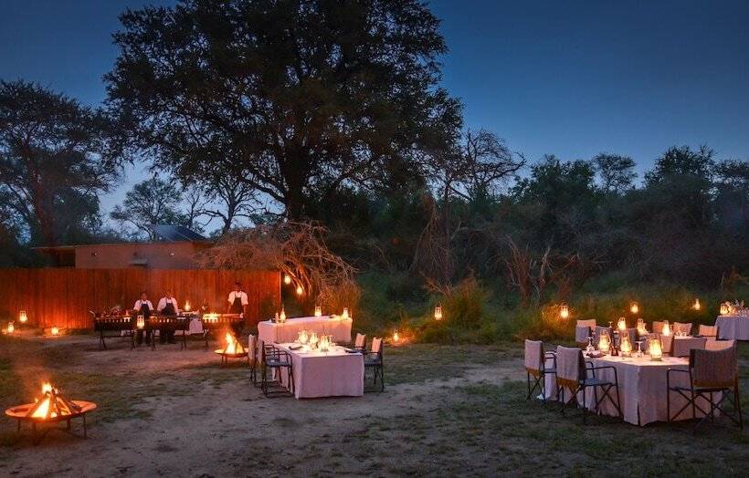 בית מלון כפרי Lion Sands River Lodge