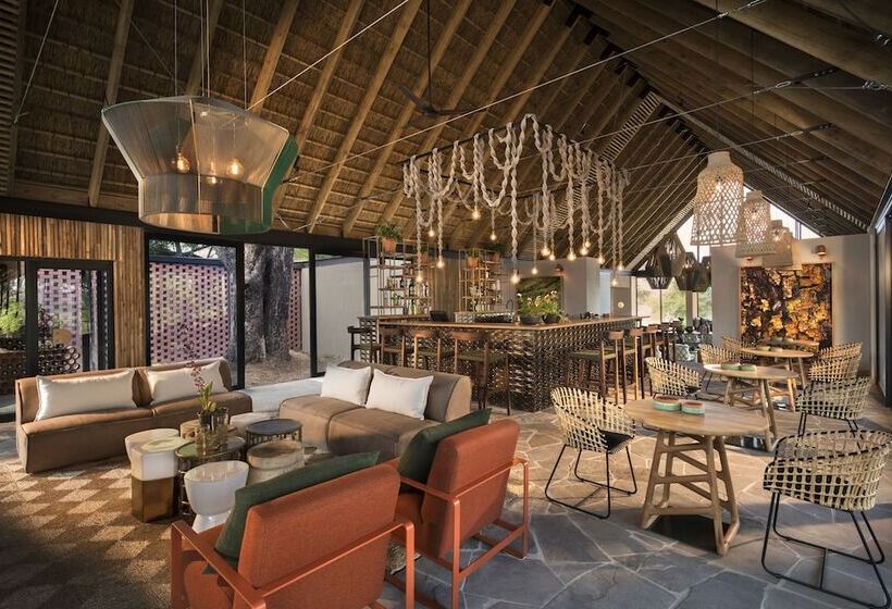 בית מלון כפרי Lion Sands River Lodge