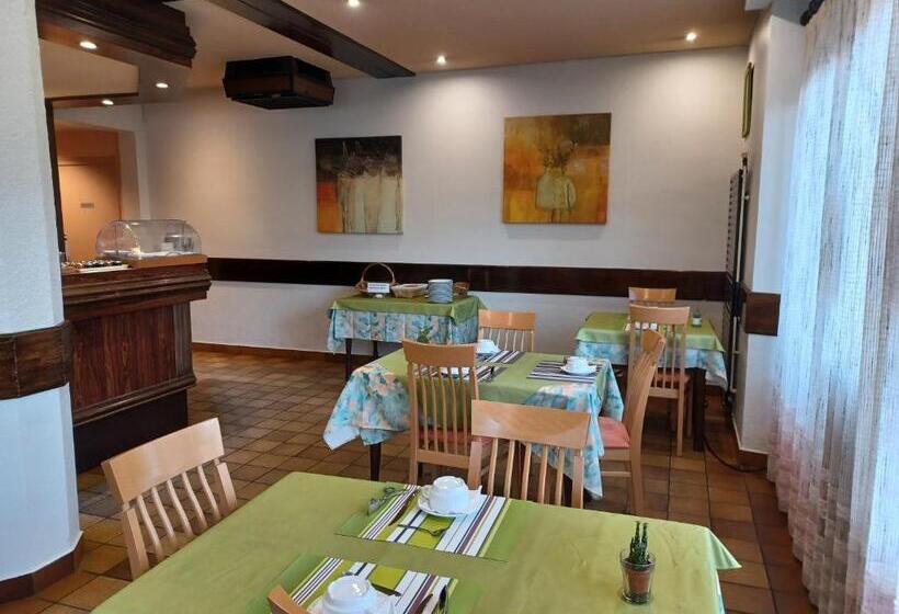 בית מלון כפרי Logis   Hôtel Restaurant Bellevue Annecy