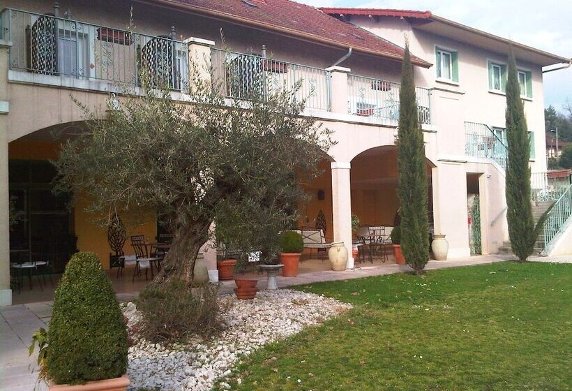 هتل Logis Auberge Saint Simond