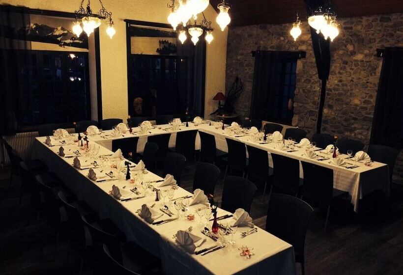 בית מלון כפרי Logis Central Hôtel   Restaurant & Spa