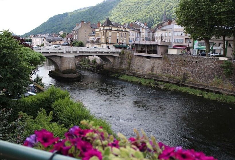 فندق Logis Central Hôtel   Restaurant & Spa