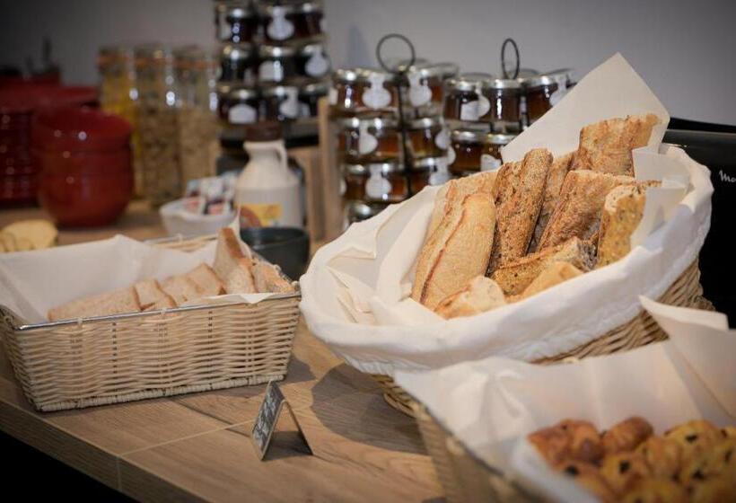 Отель Logis Hôtel Angers Sud