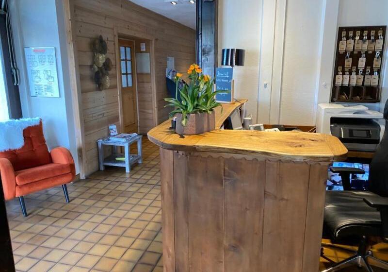 בית מלון כפרי Logis Hôtel Annecy Nord / Argonay