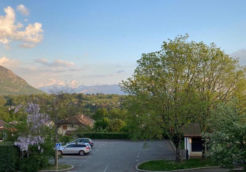 בית מלון כפרי Logis Hôtel Annecy Nord / Argonay