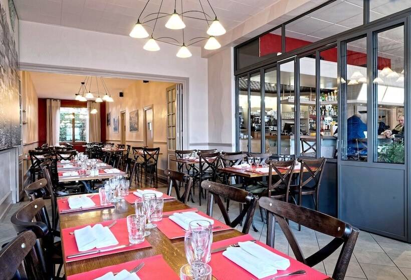 ホテル Contact Hôtel Du Commerce Et Son Restaurant Côte à Côte