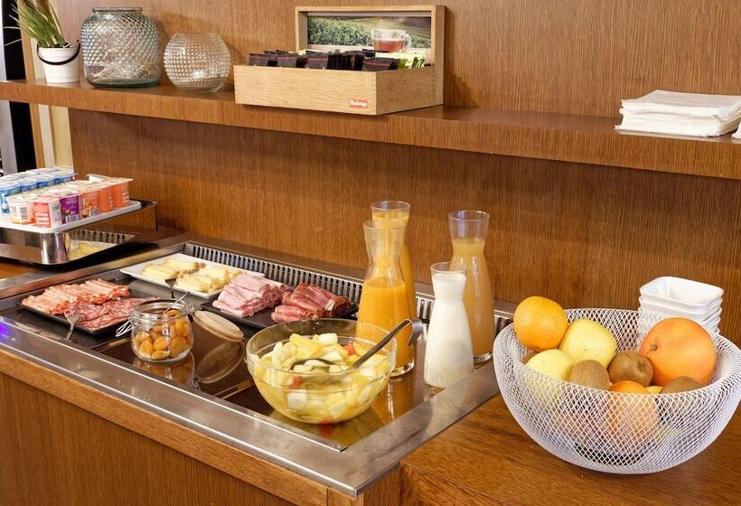 ホテル Contact Hôtel Du Commerce Et Son Restaurant Côte à Côte