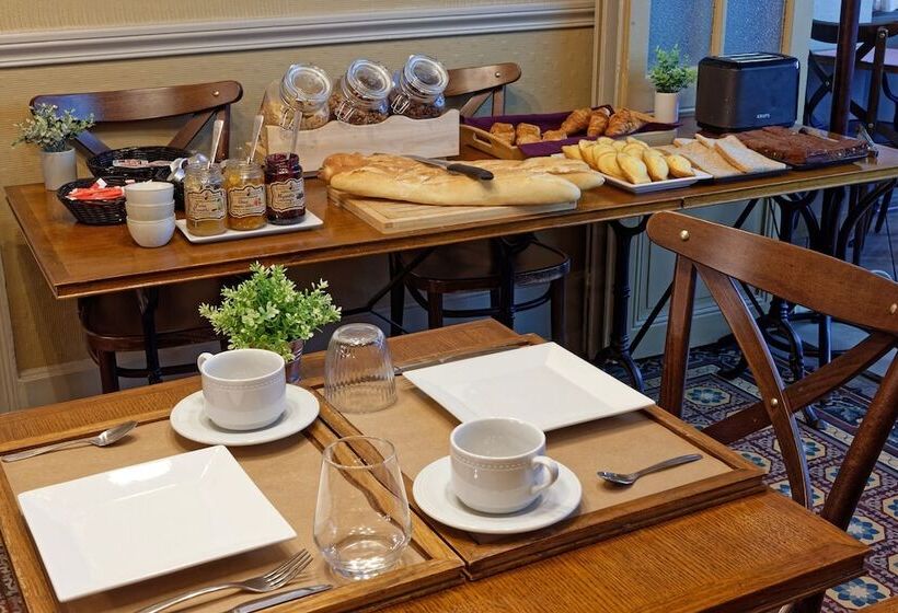 ホテル Contact Hôtel Du Commerce Et Son Restaurant Côte à Côte