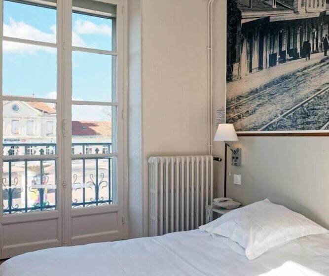 ホテル Contact Hôtel Du Commerce Et Son Restaurant Côte à Côte