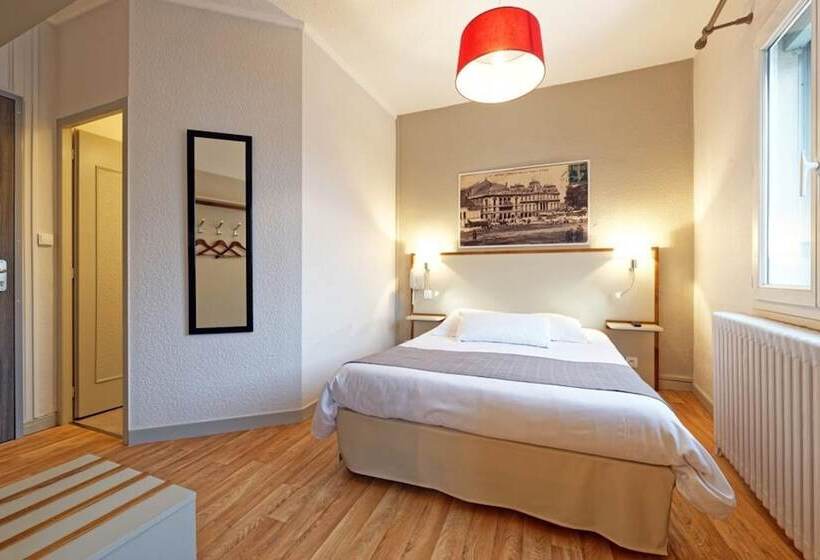 ホテル Contact Hôtel Du Commerce Et Son Restaurant Côte à Côte