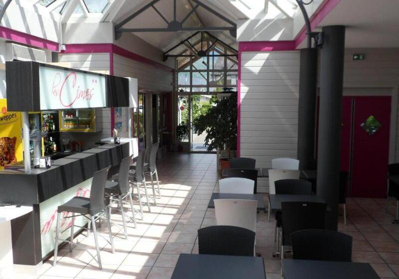 Отель Logis Hôtel Les Cimes