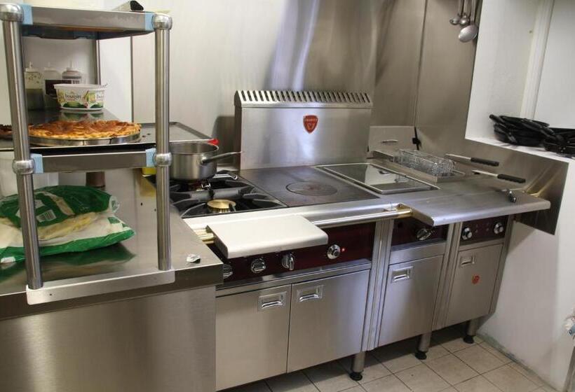 فندق Logis Hôtel  Restaurant La Renaissance