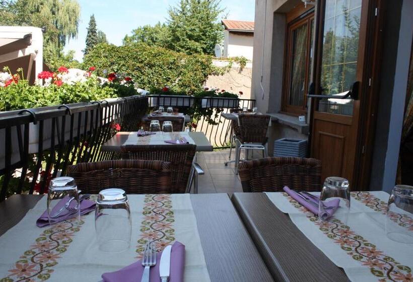 בית מלון כפרי Logis Hôtel  Restaurant La Renaissance