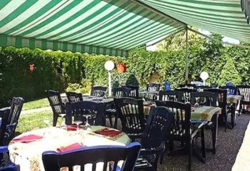 فندق Logis Hôtel  Restaurant La Renaissance