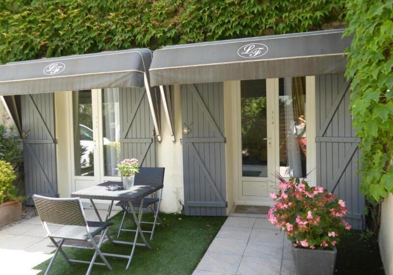 Отель Logis Hôtel La Fenière