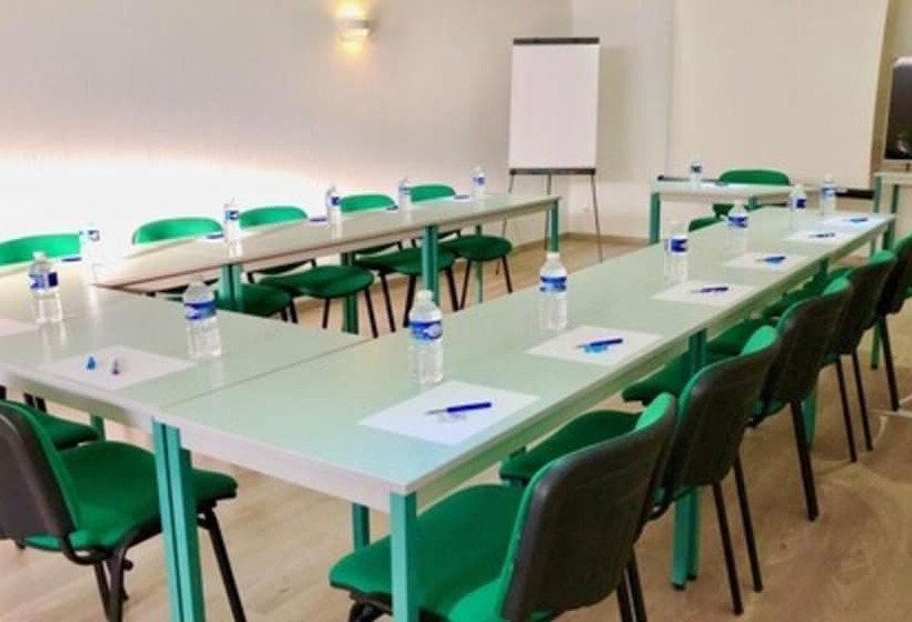 Отель Logis Hôtels Hôtel Et Restaurant Les Cordeliers