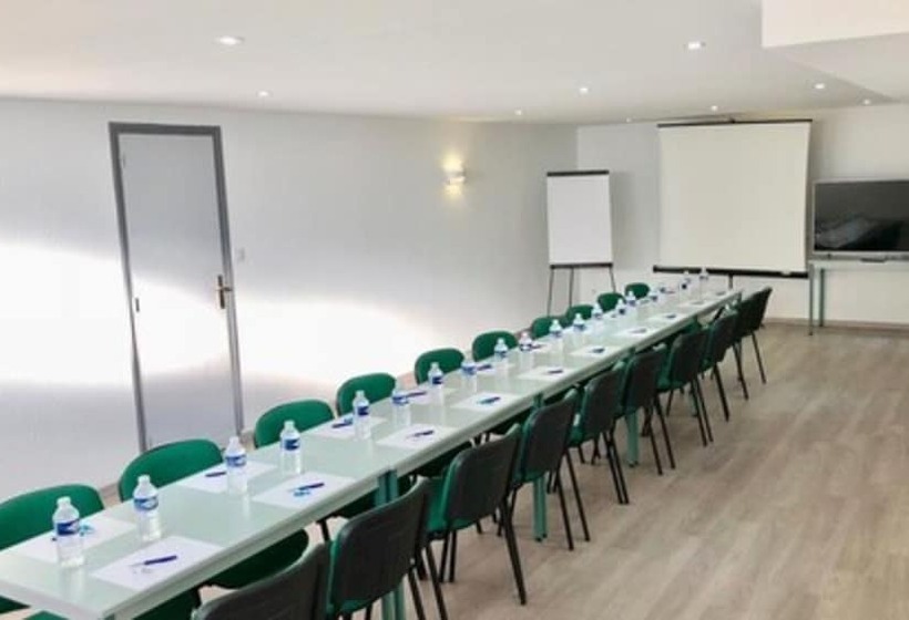 Отель Logis Hôtels Hôtel Et Restaurant Les Cordeliers