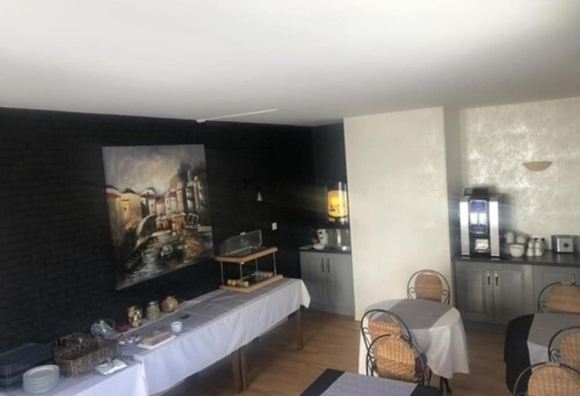 Отель Logis Hôtels Hôtel Et Restaurant Les Cordeliers