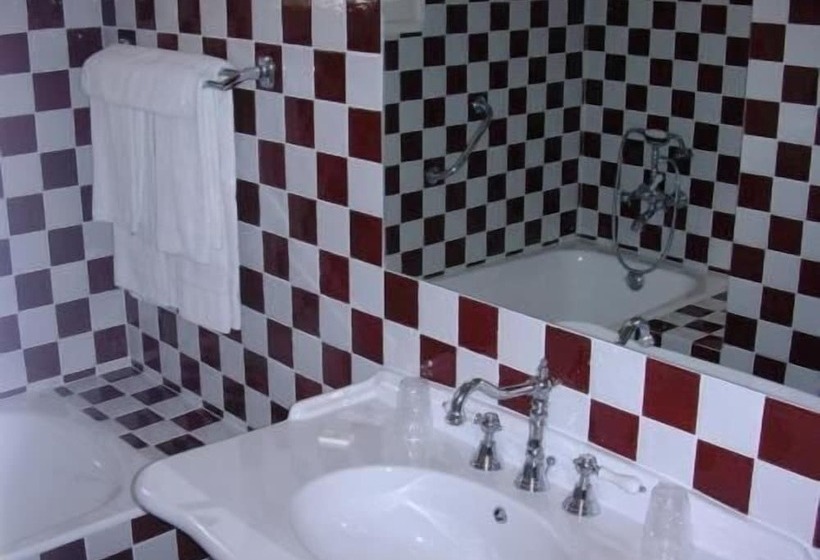 בית מלון כפרי Logis Hôtel Restaurant Des Pins