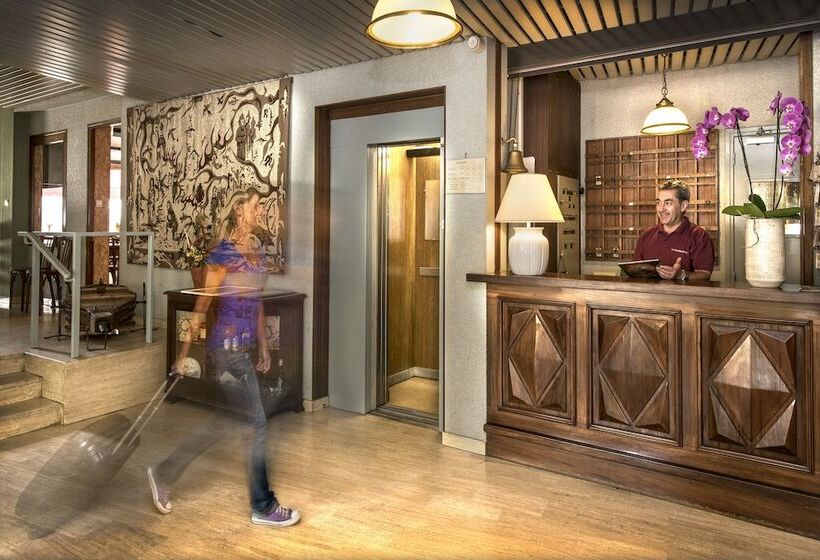 Logis Hotel Restaurant Du Commerce