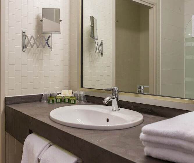 ホテル Logis Hôtel Restaurant La Citadelle