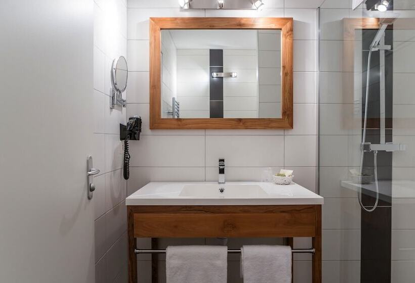 ホテル Logis Hôtel Restaurant La Citadelle