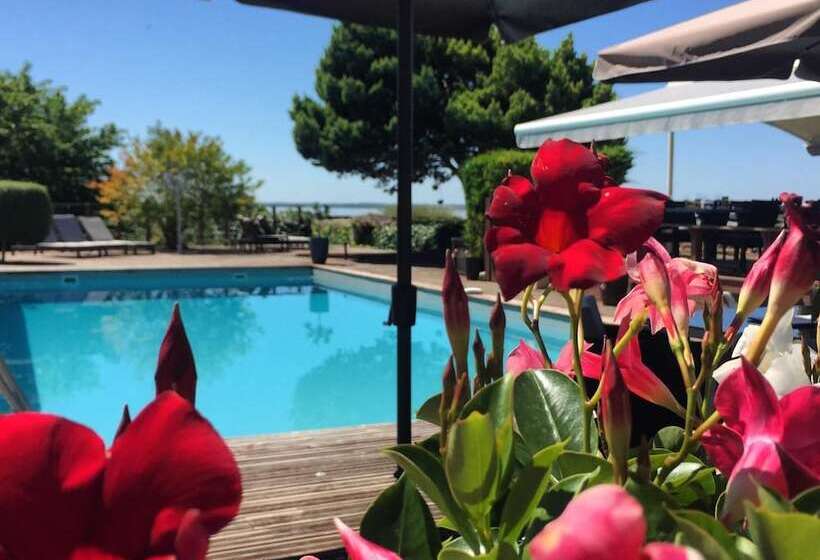 ホテル Logis Hôtel Restaurant La Citadelle