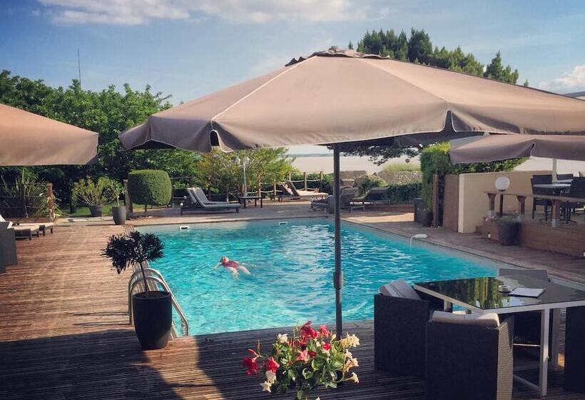 ホテル Logis Hôtel Restaurant La Citadelle