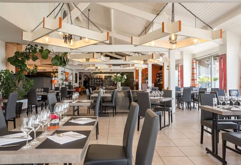 ホテル Logis Hôtel Restaurant La Citadelle