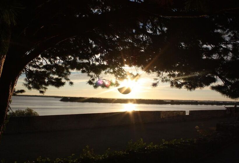 ホテル Logis Hôtel Restaurant La Citadelle