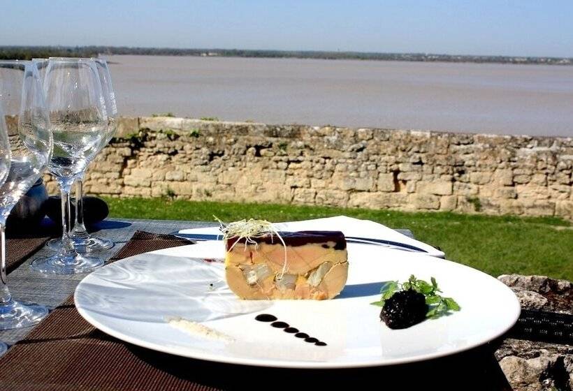 ホテル Logis Hôtel Restaurant La Citadelle