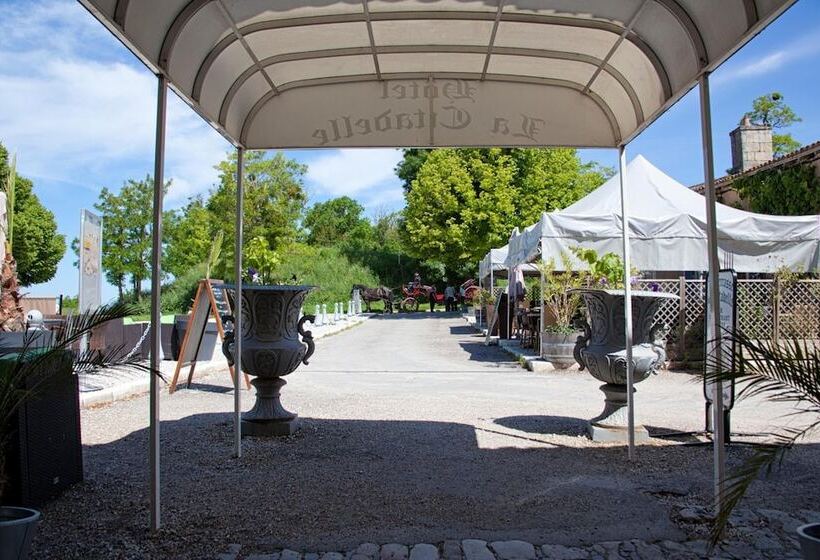 ホテル Logis Hôtel Restaurant La Citadelle