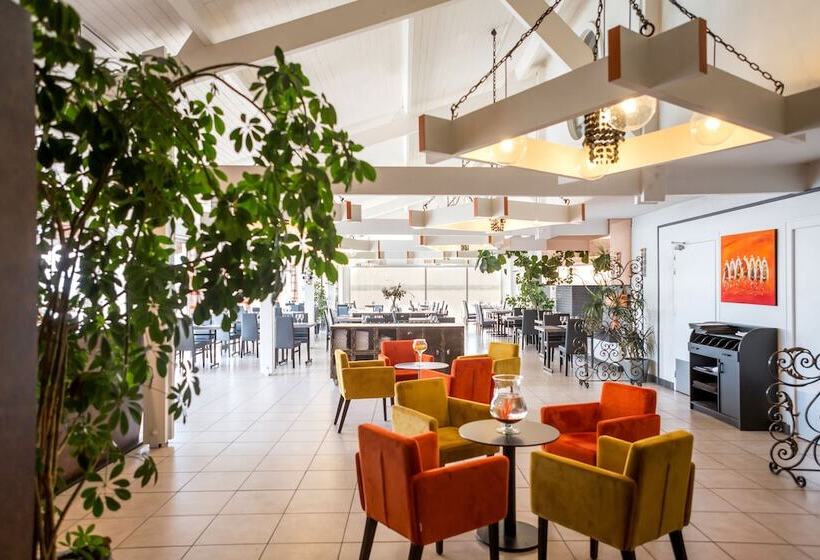 ホテル Logis Hôtel Restaurant La Citadelle