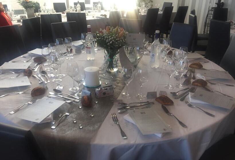 ホテル Logis Hôtel Restaurant La Citadelle