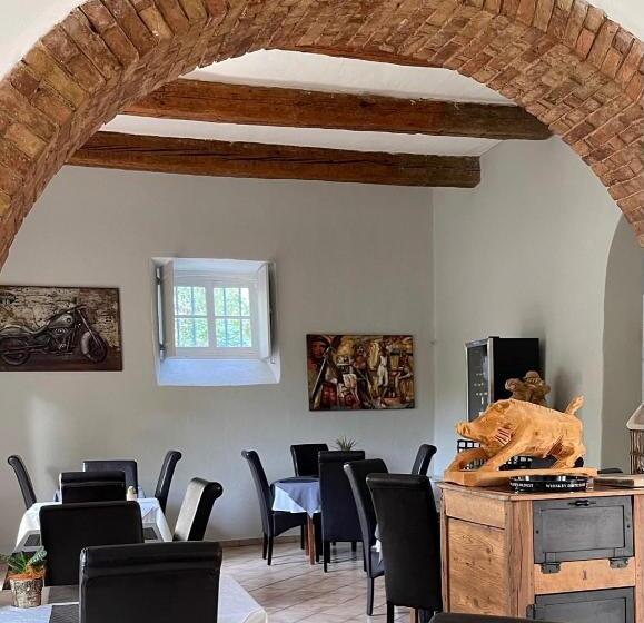 Logis Hotel Restaurant Le Domaine De La Régalière