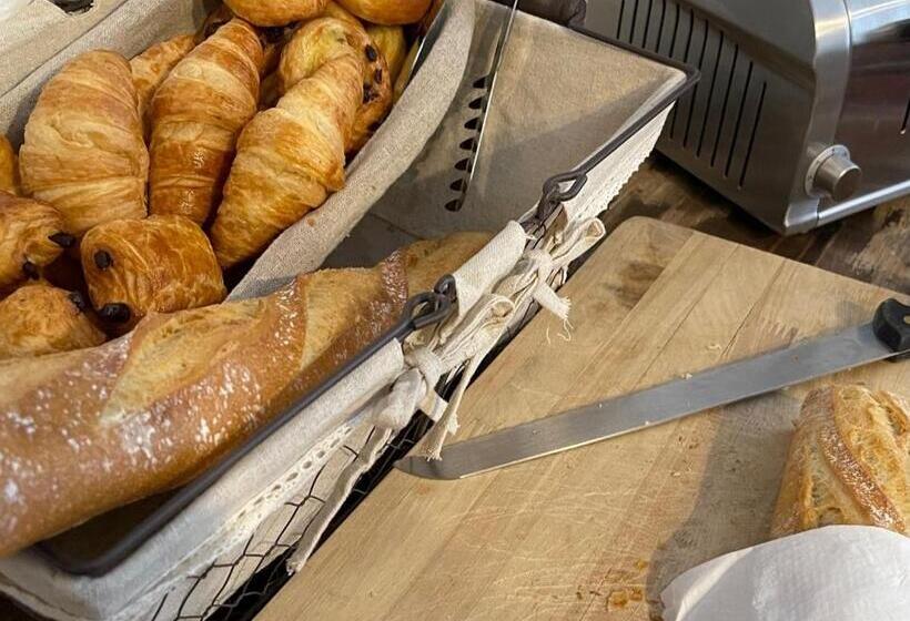 Logis Hotel Restaurant Le Domaine De La Régalière