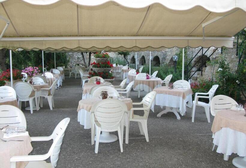 ホテル Logis Hôtel Restaurant Les Géraniums