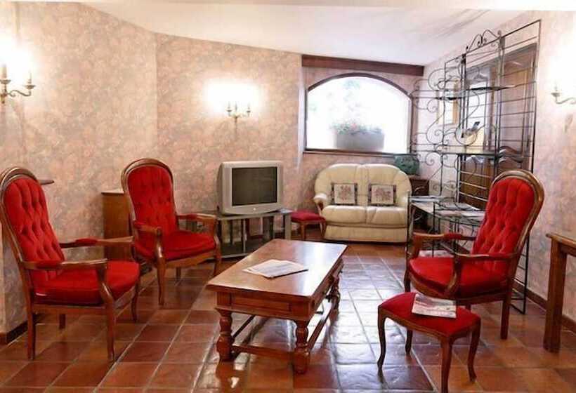 ホテル Logis Hôtel Restaurant Les Géraniums