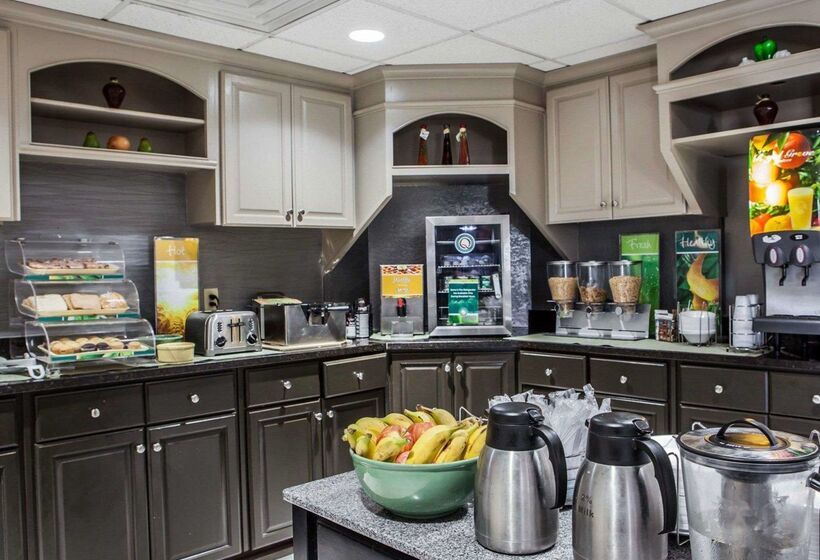 فندق Quality Inn