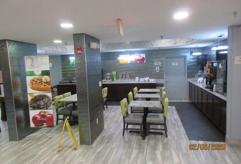 Отель Quality Inn & Suites Montgomery East Carmichael Rd