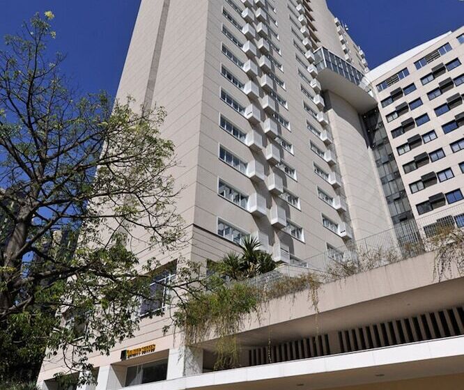 Отель Quality Suites Alphaville