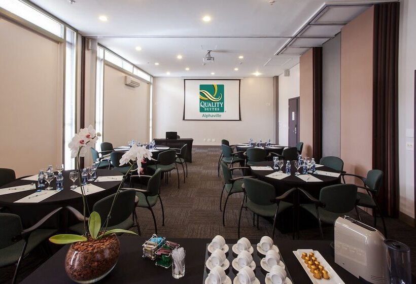 Отель Quality Suites Alphaville