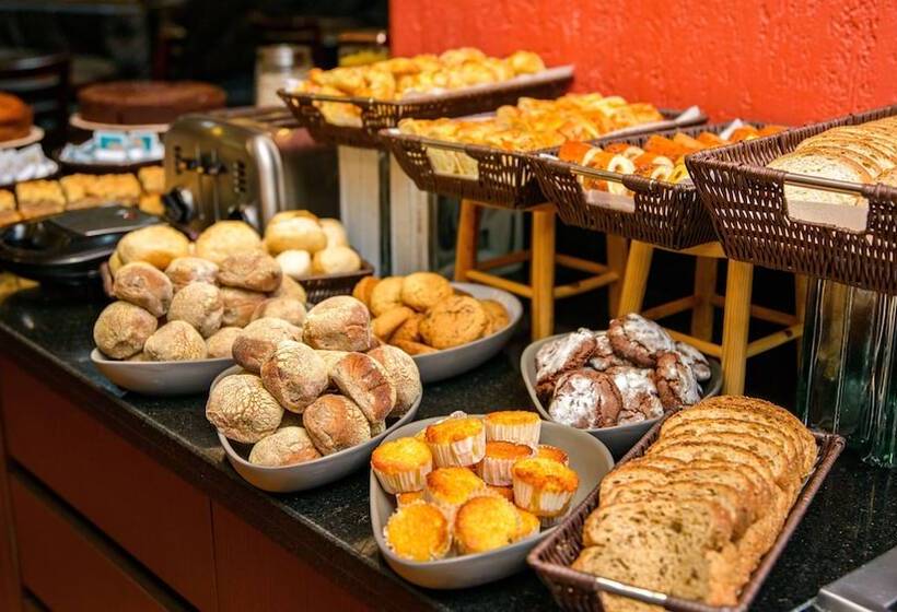 Отель Quality Suites Alphaville