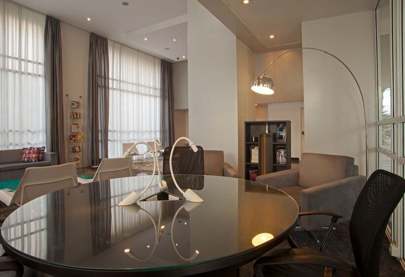 Отель Quality Suites Alphaville