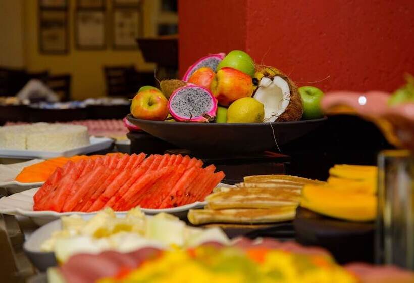 Отель Quality Suites Alphaville