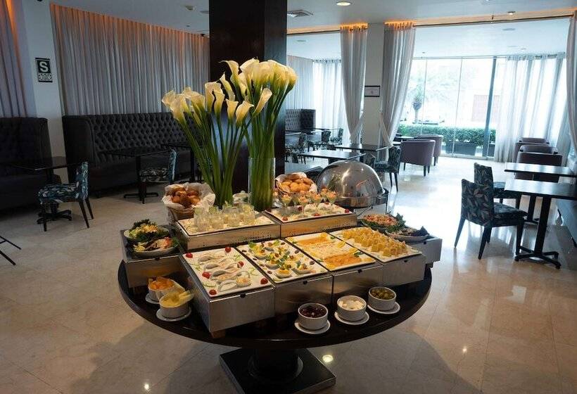 Radisson Hotel San Isidro